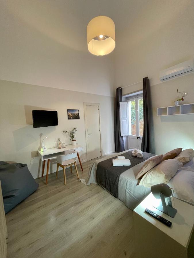4 Balconi Rooms Paladini B&B E Appartamenti Лечче Экстерьер фото